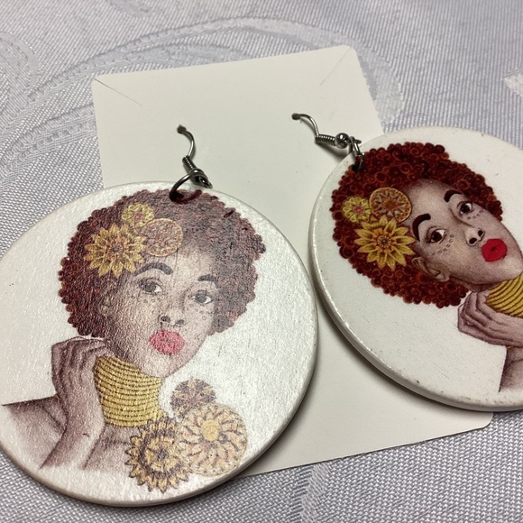 AFRO AMERICAN BEAUTIFUL LADIES WOODEN EARRINGS - Picture 7 of 10